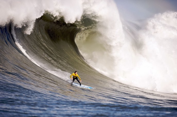 Doing surf on a big wave