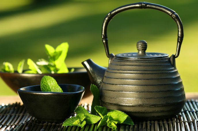 Teapot and mint tea