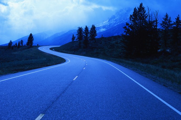 The road in the evening - blue light