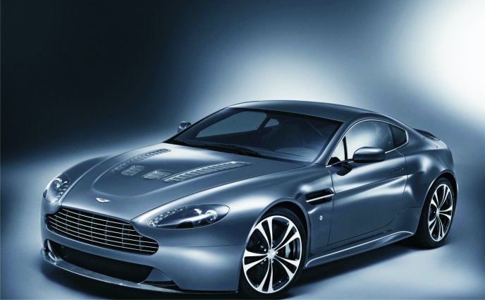Beautiful car - Aston Martin Vantage V12