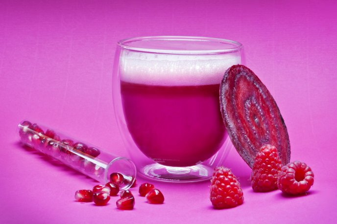 Refreshing smoothie - raspberry and pomegranate