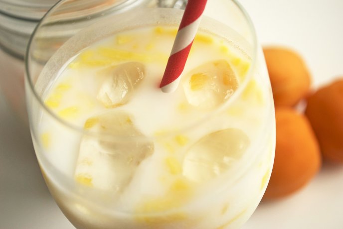 Shake in the morning - milk and mango
