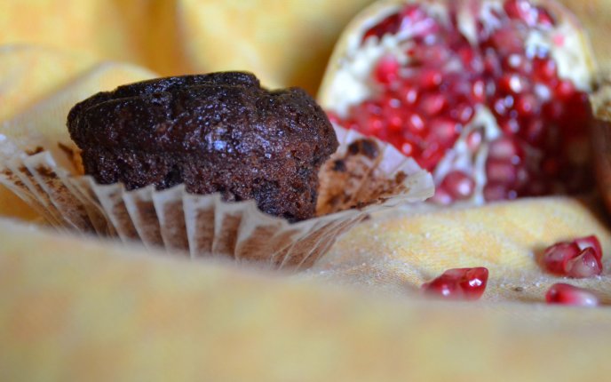 Delicious cupcake with pomegranate