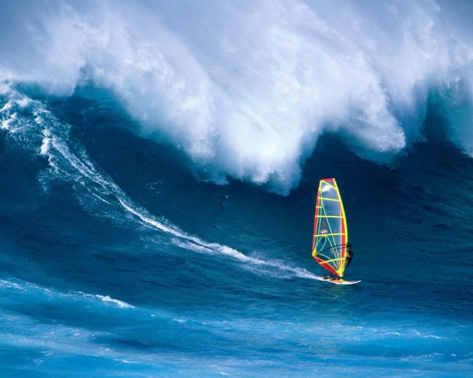 Big waves - dangereous summer sport