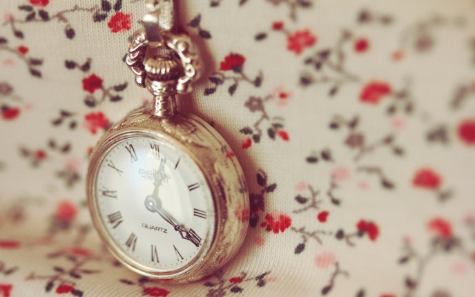 Old Quartz clock - perfect time