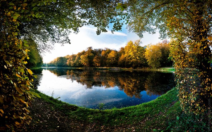New season - autumn on the lake HD nature landscape