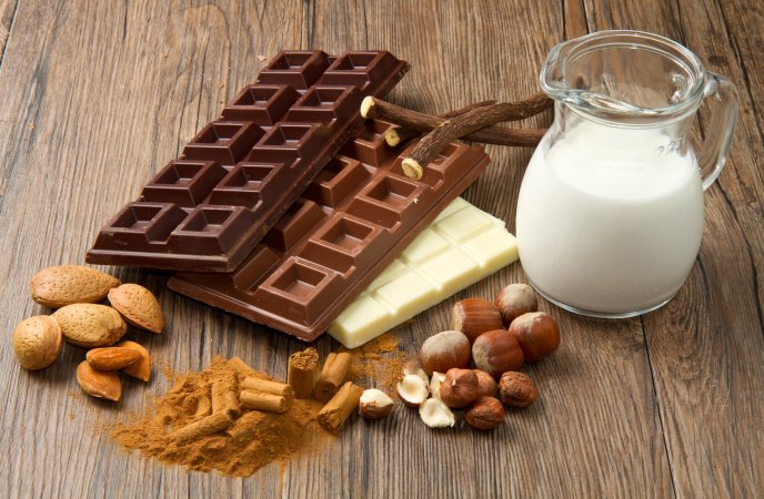 Three type of chocolate and a glass of milk - HD wallpaper