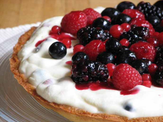 Mini tart with berries - an irresistible dessert