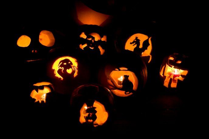 Ghosts and Halloween pumpkins - scary HD wallpaper