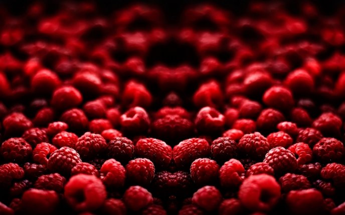 Delicious raspberries - fruits in the mirror