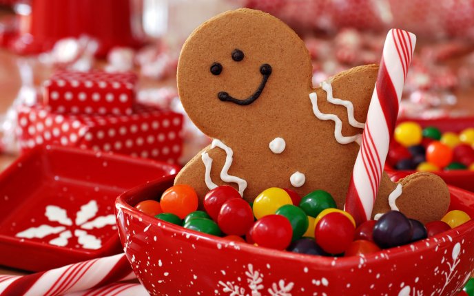 Little gingerbread and lots of gummy candies