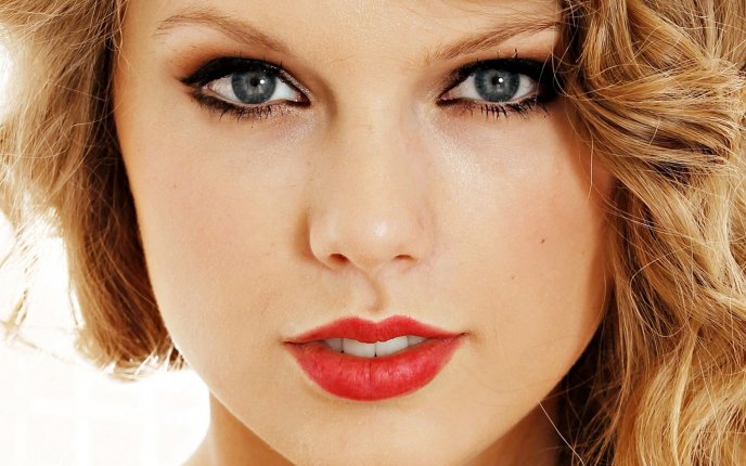 Beautiful blonde actress Taylor Swift - HD wallpaper