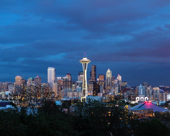 Seattle city at dusk - Dark sky over the city