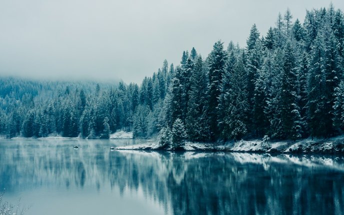 Cold mountain lake - HD winter wallpaper