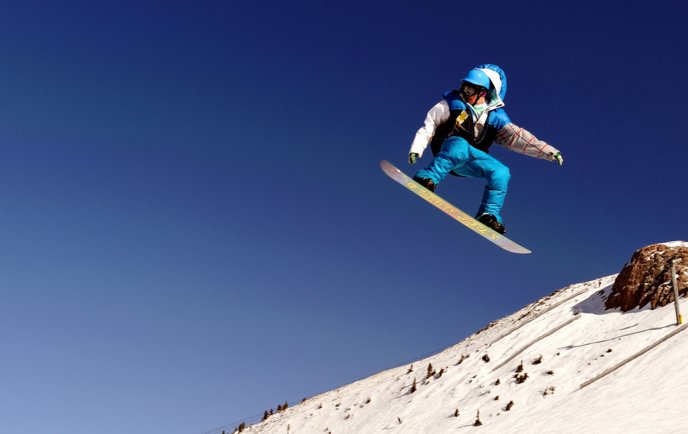 Winter sport - jump with the snowboard