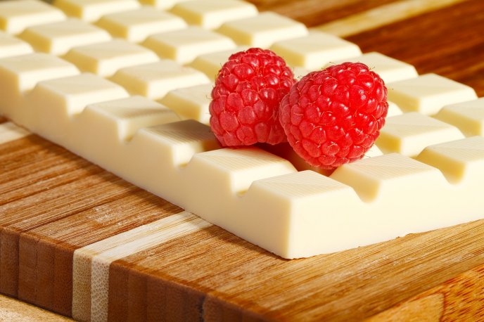 White chocolate and raspberries - HD wallpaper