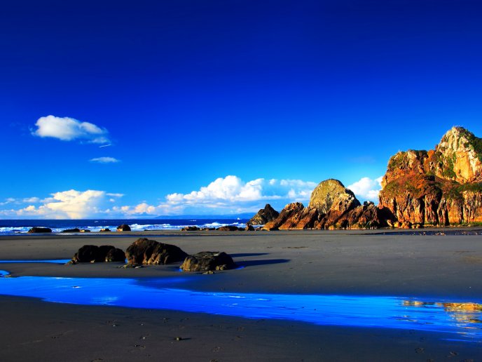 Wonderful blue water and big rocks - beautiful wild beach