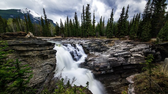 Amazing waterfall through the rocks - HD wallpaper