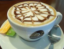Flower - art in a cup of coffee - Makador
