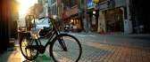 Bicycle parked on sidewalk - HD wallpaper