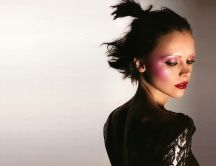 Christina Ricci - strange hairstyle and an impressive makeup
