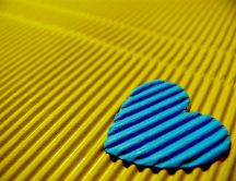 Blue heart on a yellow background - HD wallpaper