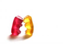 Fight between gummy bears - red or yellow