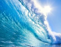 Beautiful big wave - the sun is wet