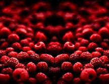 Delicious raspberries - fruits in the mirror