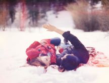 Two lovers is the snow - romantic winter