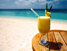 Delicious vanilla cocktail at the seaside - HD wallpaper