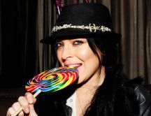 Lindsay Lohan eat a big colorful lollipop