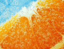 Slice of orange in mineral water - HD wallpaper
