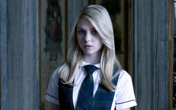 Taylor Momsen - wearing a school uniform