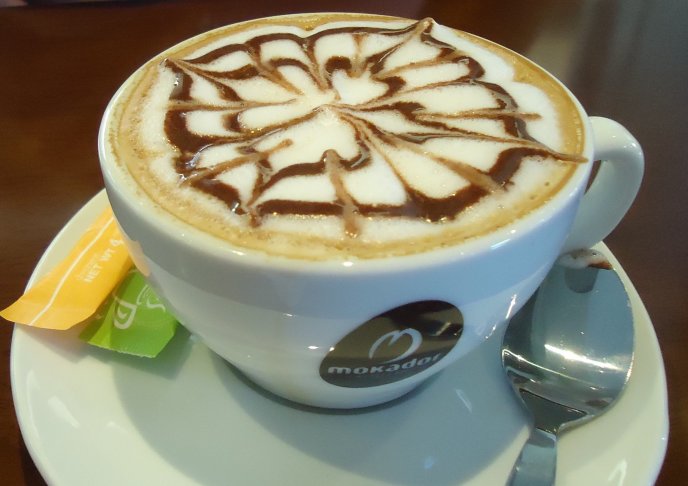 Flower - art in a cup of coffee - Makador