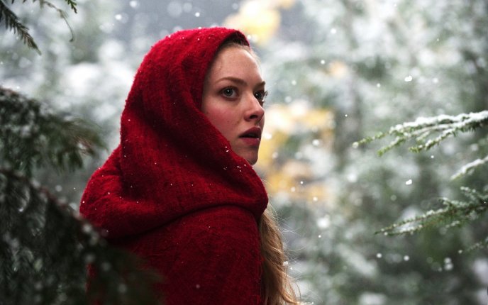 Amanda Seyfried as Red Riding Hood HD wallpaper