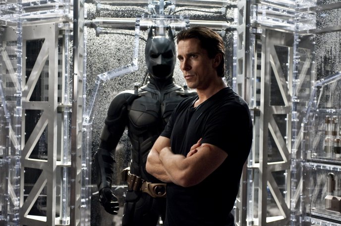 Christian Bale and his perfect costume - Batman HD wallpaper