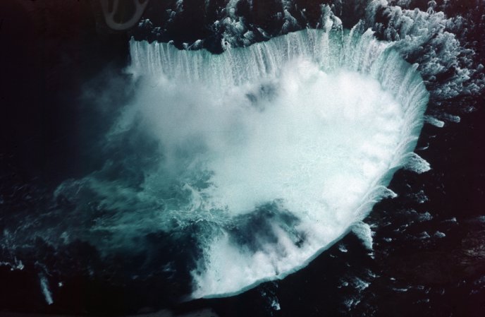 Swirling waters of Niagara Falls - HD wallpaper