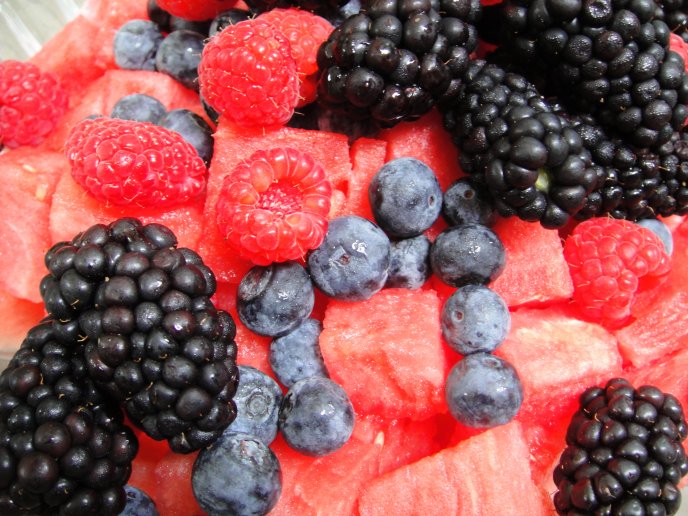 Macro wallpaper - plate full of delicious berries