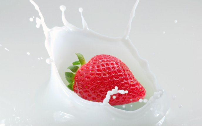 Delicious strawberry splash in milk - macro HD wallpaper