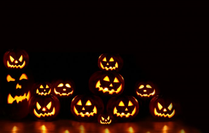 Halloween pumpkins light in the night