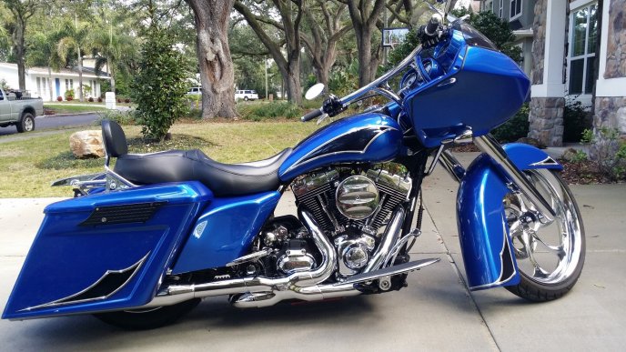 Blue Harley Road King - Custom motorcycle