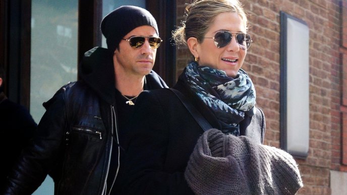 Justin Theroux and Jennifer Aniston with sunglasses