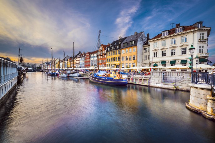 Beautiful winter view from Copenhagen canal - HD wallpaper