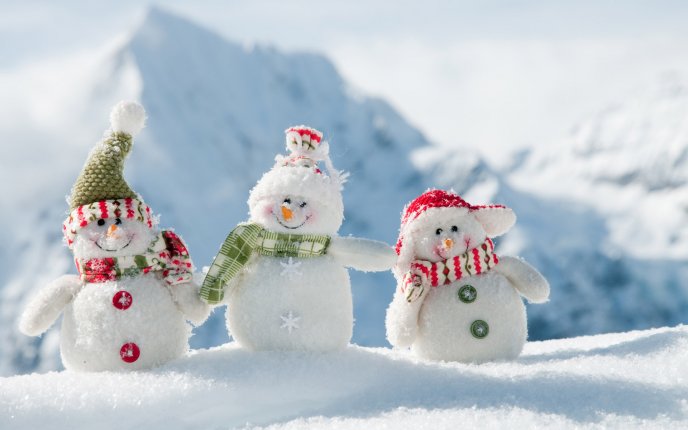 Happy three snowmen - beautiful white winter wallpaper