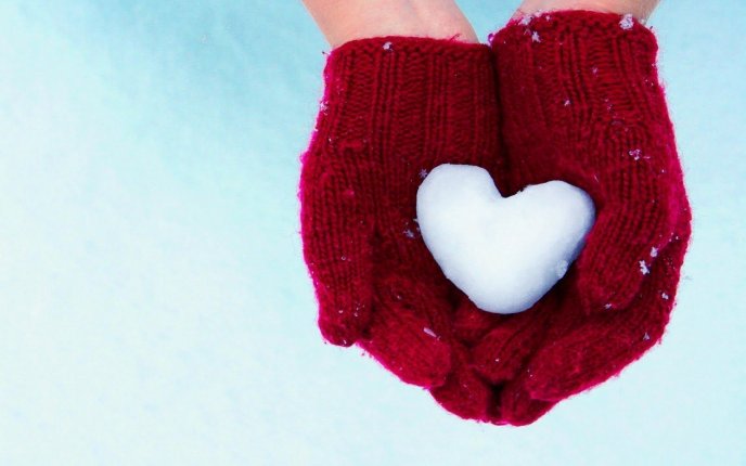 Red gloves and a wonderful heart made of snow
