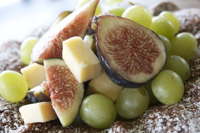 France food - Grapes figs and old cheese - HD wallpaper