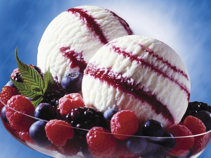 Delicious yogurt ice cream with raspberries and blueberries