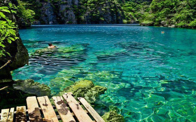 Wonderful green and blue ocean water - Kayangan Lake