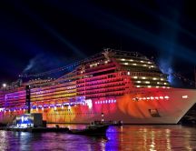 Bright cruise ship HD wallpaper